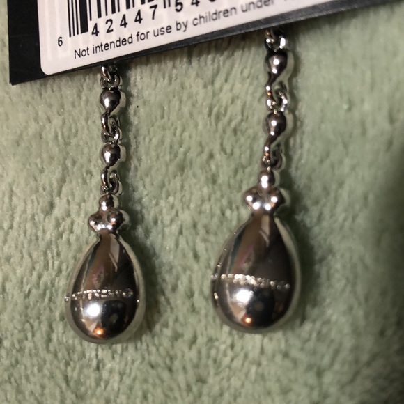 GIVENCHY
Silver-Tone Crystal Pear Drop Linear Earrings brand new with tags. - Picture 4 of 5